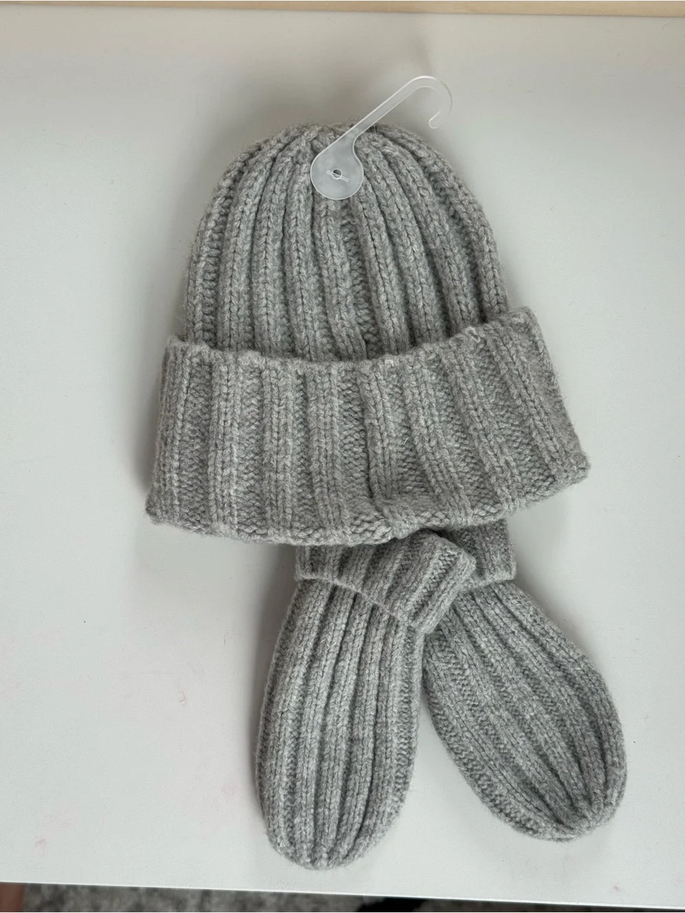 GAP Gray Ribbed Knit Beanie and Mittens Set
